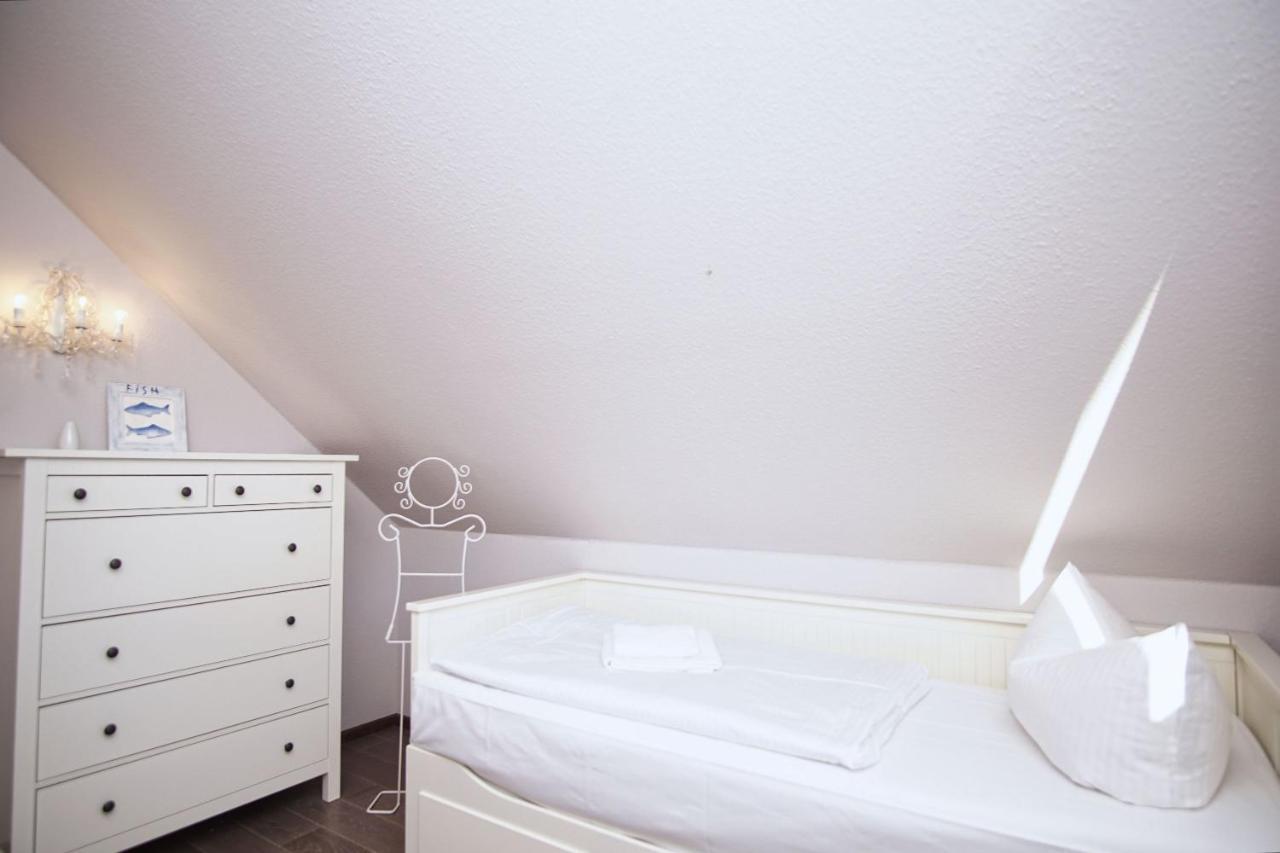 Komfortables Haus Mit Kamin, Sauna, Garten, Terrasse - Ferienhaus Sternschnuppe Wiek auf Rügen Esterno foto