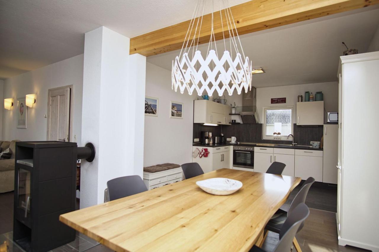 Komfortables Haus Mit Kamin, Sauna, Garten, Terrasse - Ferienhaus Sternschnuppe Wiek auf Rügen Esterno foto